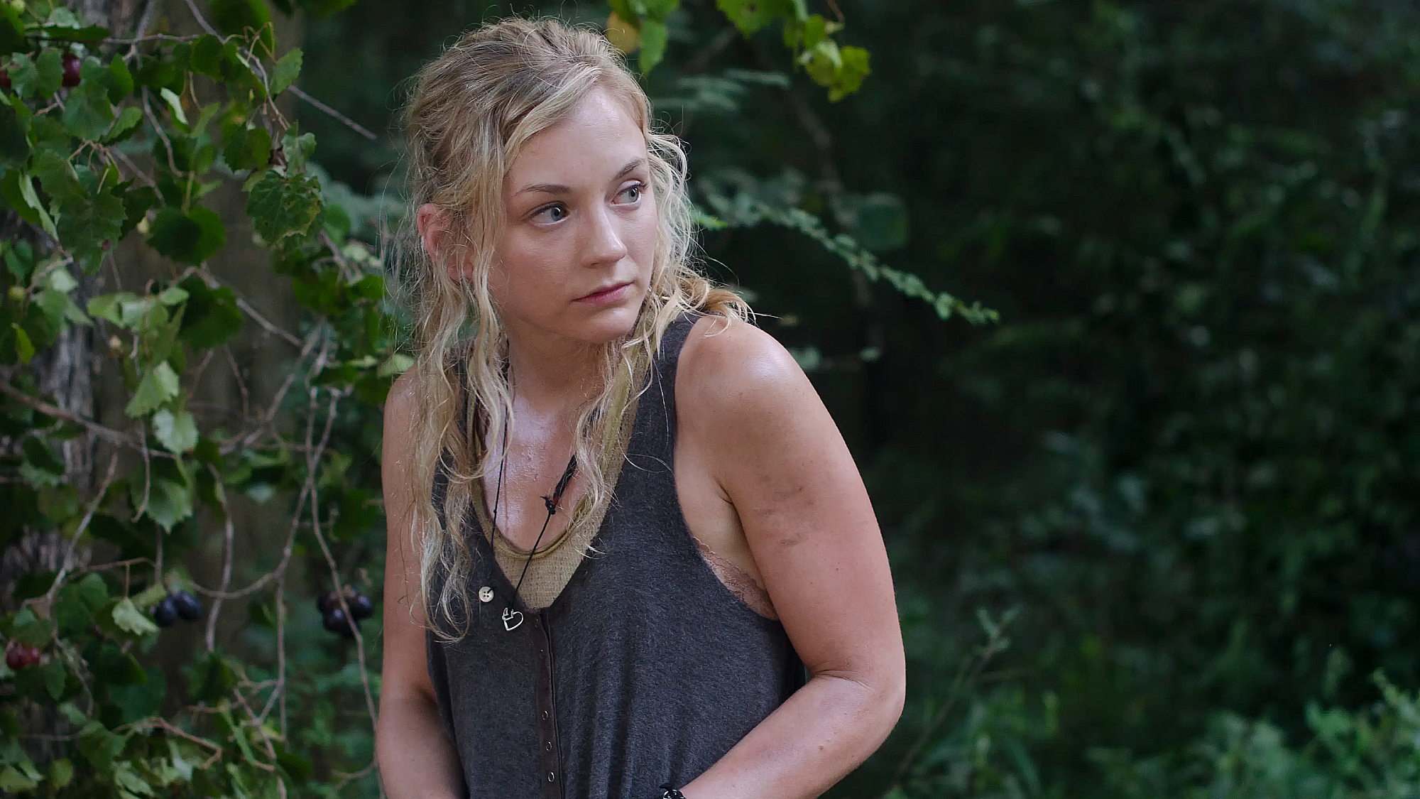 در Emily Kinney کار می کند "مرده راه رفتن" فصل 4