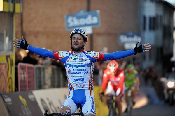 Michele Scarponi (Diquigiovanni-Androni) claims stage six and the overall Tirreno-Adriatico classification lead.