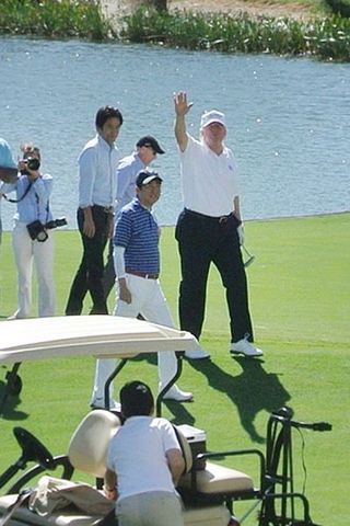 donald-trump-golfing