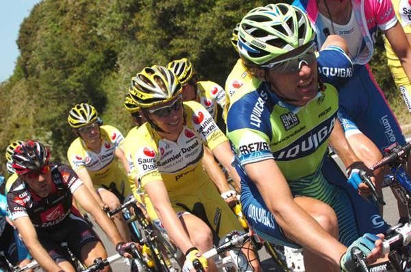 Di Luca followed by Saunier riders.