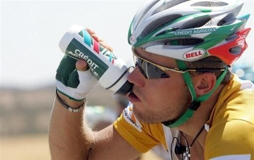 Thor Hushovd (Credit Agricole) swallows some more water
