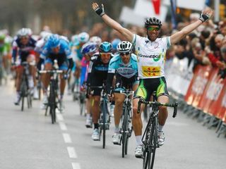 Michael Albasini (GreenEdge) wins his second straight stage at the Volta a Catalunya.