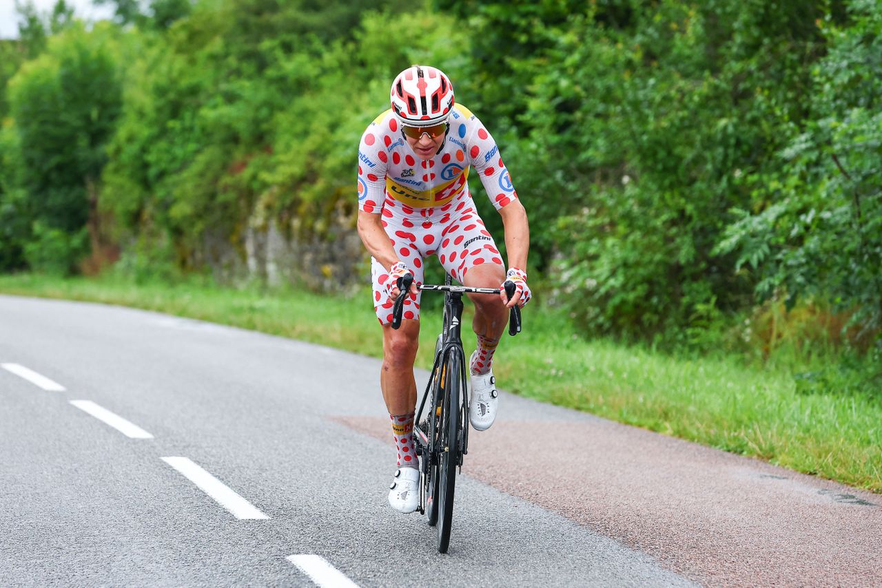 Jonas Abrahamsen in the polka dot jersey