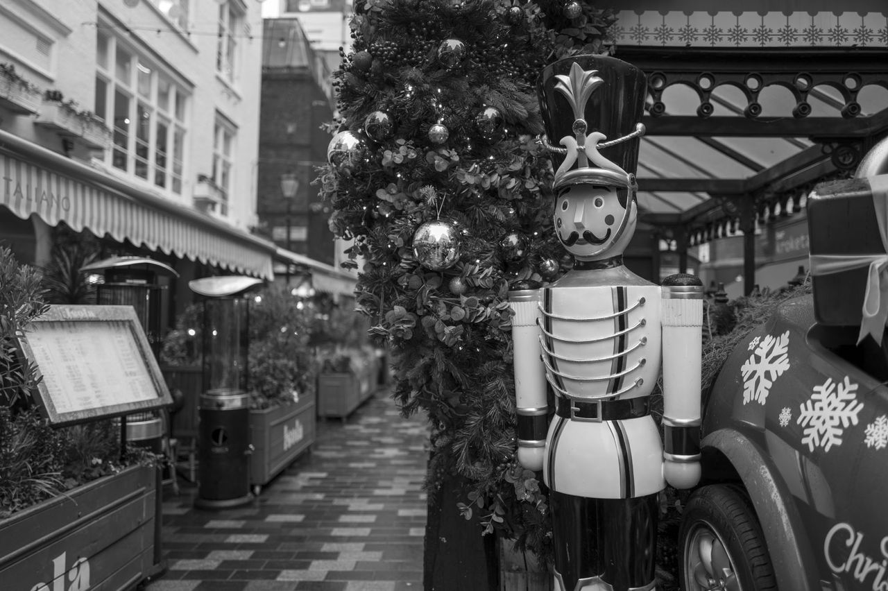 Leica Q3 Monochrom sample gallery: toy soldier in London street