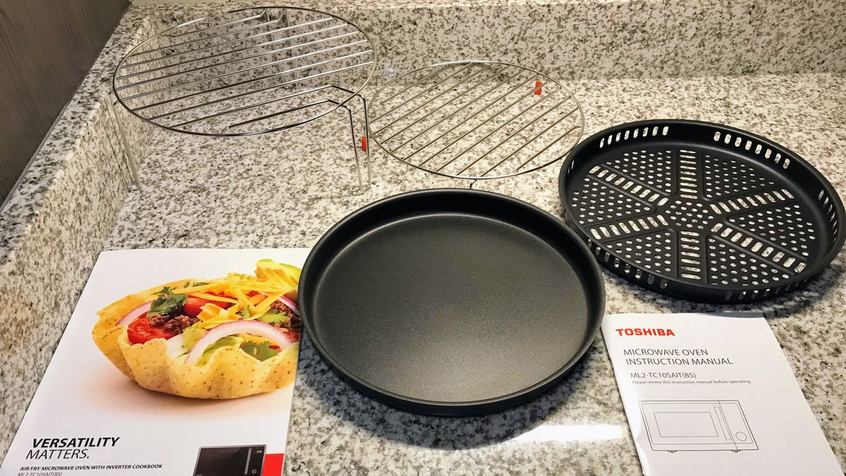 Toshiba &lrm;ML2-TC10SAIT 1.1 Cu. Ft. Compact Microwave being tested in writer's home