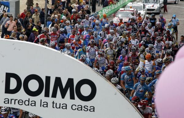 The peloton on the start line in Porto Recanti