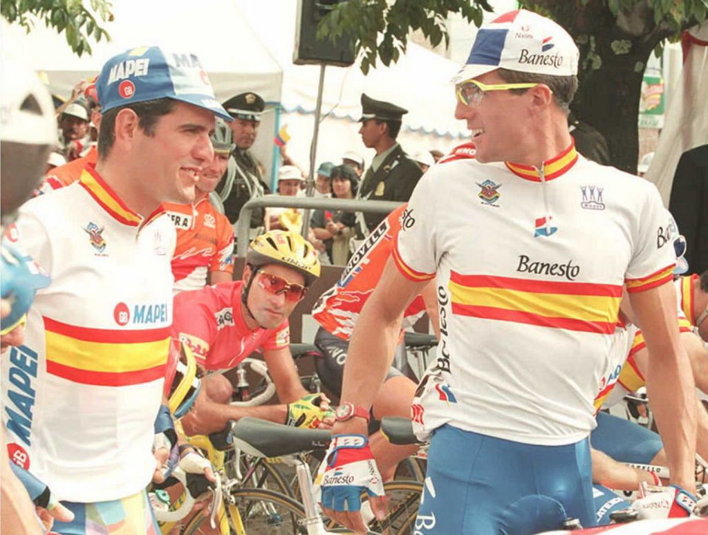Spainards Miguel Indurain and Abraham Olano chat before the 1995 Worlds