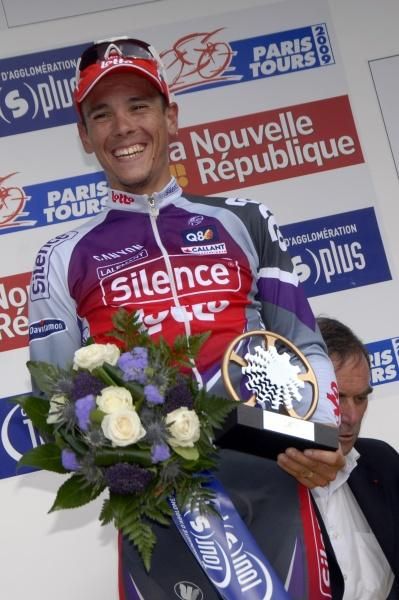 Philippe Gilbert (Silence-Lotto) shows off his second Paris-Tours trophy.
