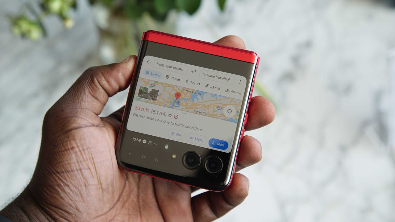 Using Google Maps on the Razr+ cover screen