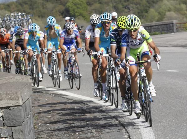 The chase behind Contador