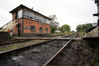 Distortion is very minor throughout the zoom range, even when uncorrected, as demonstrated by this pair of shots taken at 17mm and 28mm