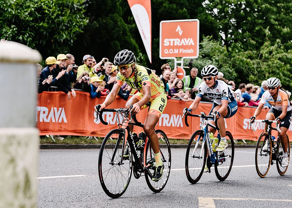 Uenia Fernandes Da Silva leads Emilie Aubry and Anouska Koster over the first QoM