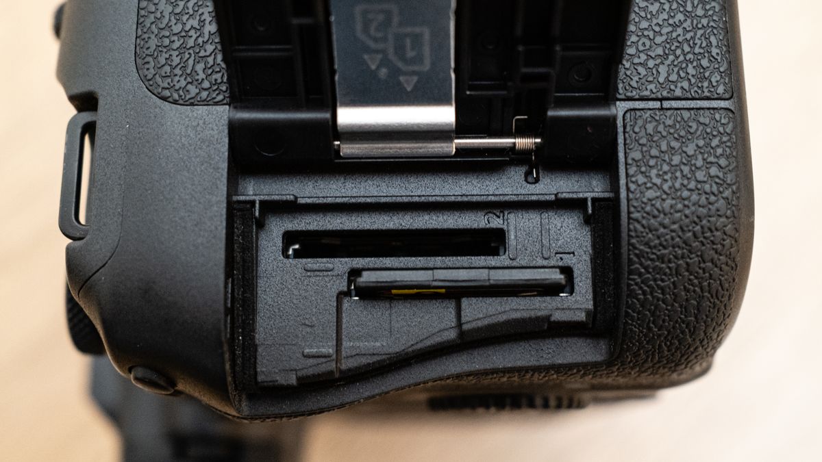 Canon EOS R6 Mark II dual SD card slots