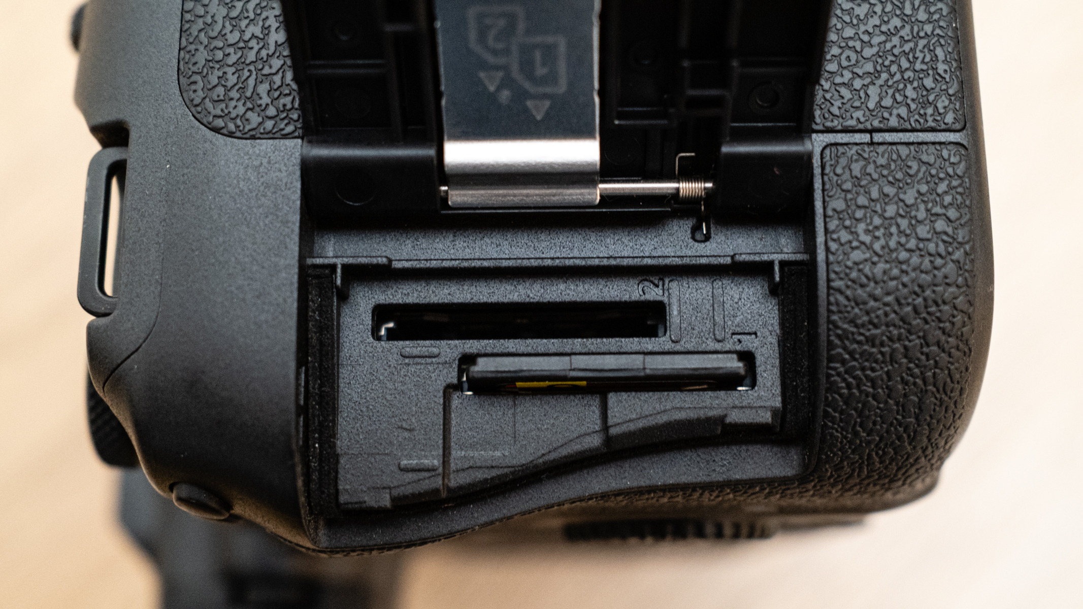 Canon EOS R6 Mark II dual SD card slots