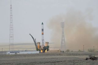 Progress M-19M Cargo Vehicle Launch