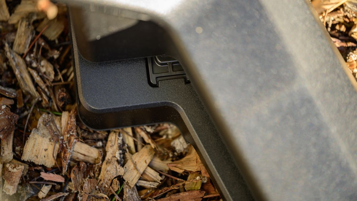Forward movement of the Neo 3M