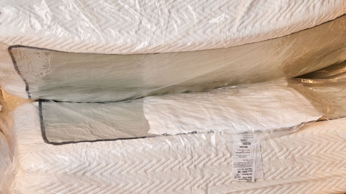Unboxing the Leesa Legend Hybrid mattress