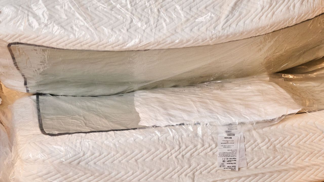 Unboxing the Leesa Legend Hybrid mattress