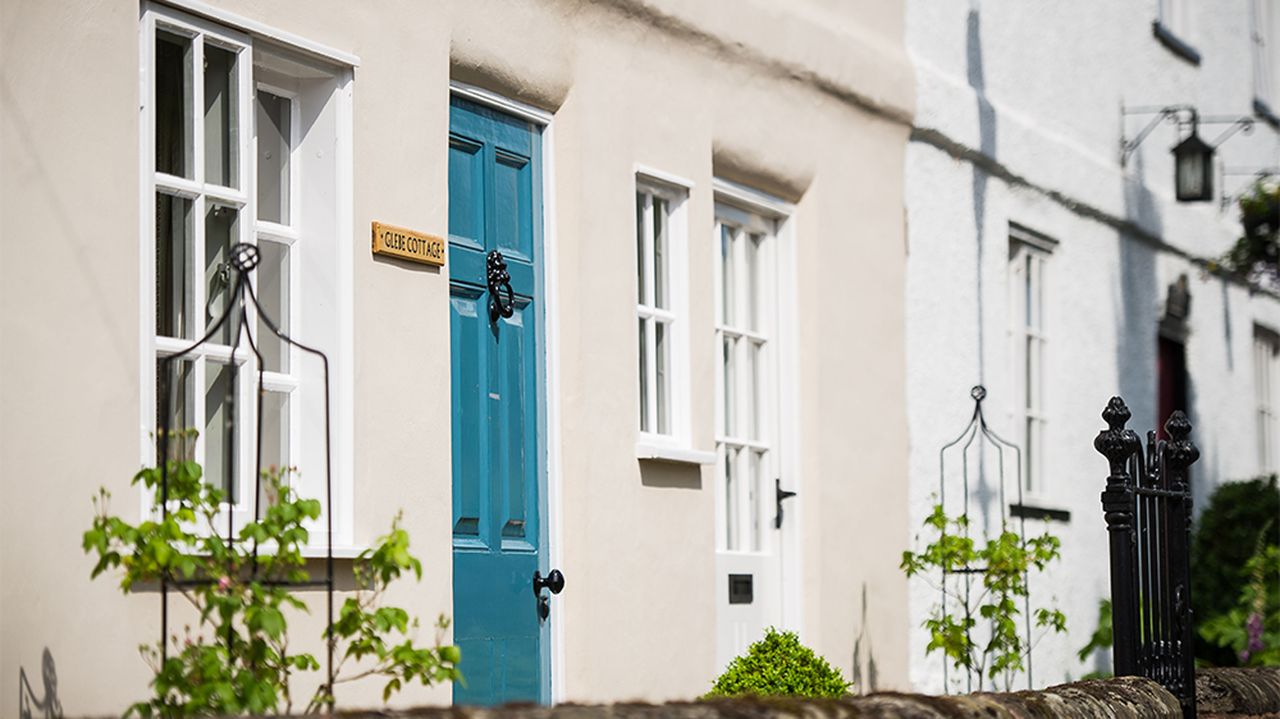 How to paint an exterior wall with row of painted houses