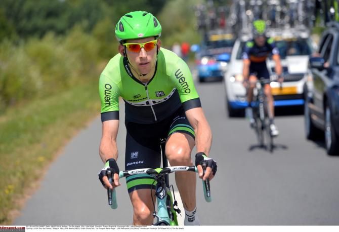 Bauke Mollema (Belkin) makes his way back to the peloton after his crash