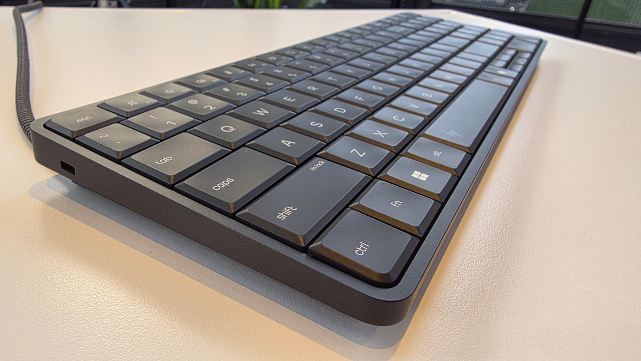 HP EliteBoard G1a on a desk
