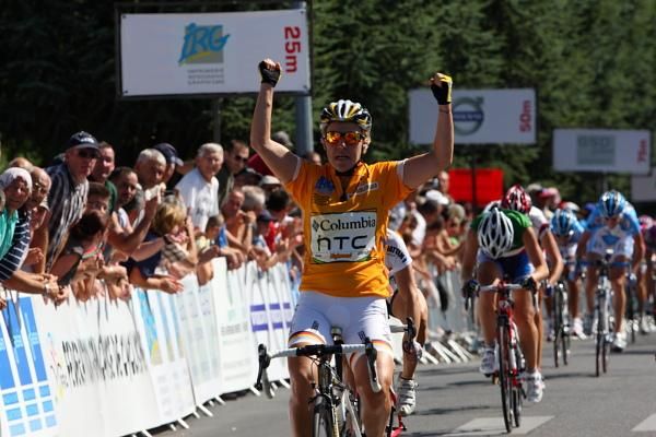 Ina-Yoko Teutenberg (Team Columbia-HTC) wins stage three, making sure of her lead.