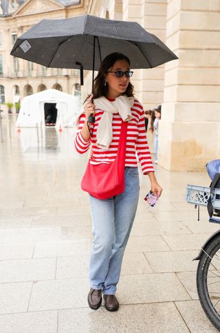 Emma Chamberlain wears a Breton top.