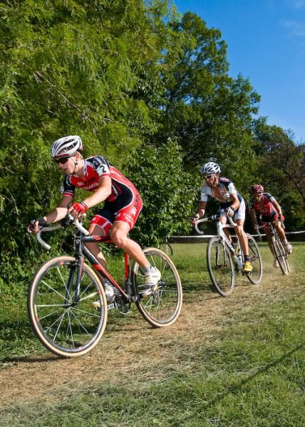 Davide Frattini (Hudz\Subaru) sits between Valentin Scherz (Cyfac) and Anthony Grand (Cyfac) in the break.