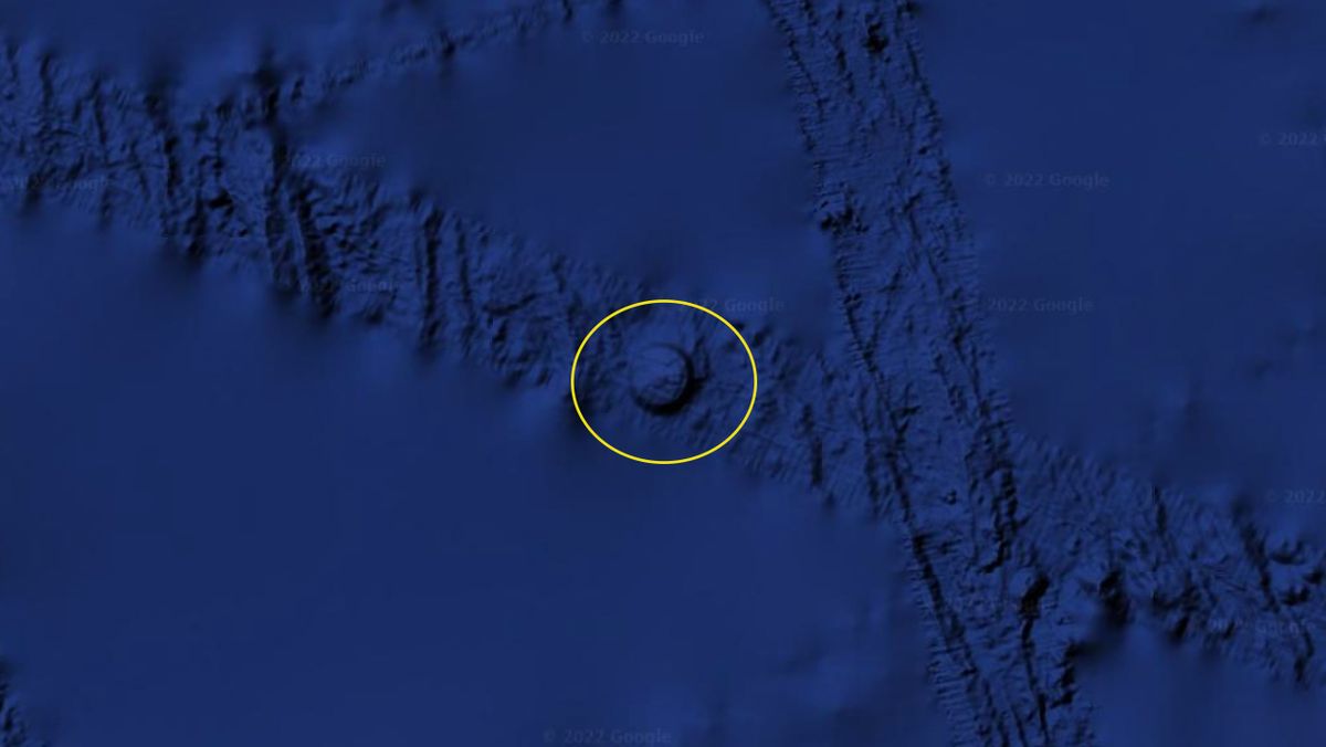 Odd circular shape beneath the ocean in Google Earth images is probably not alie..