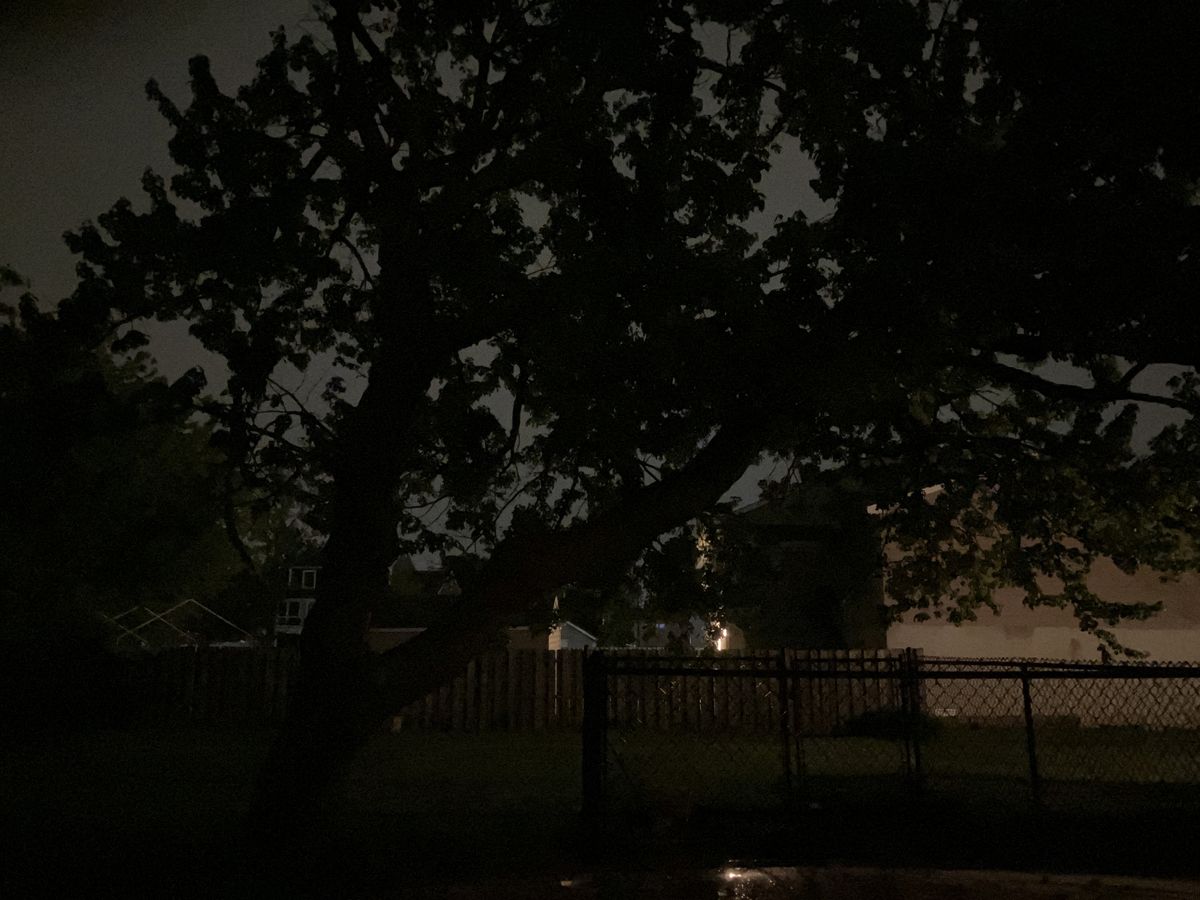 Apple iPhone SE (2022) low light sample.