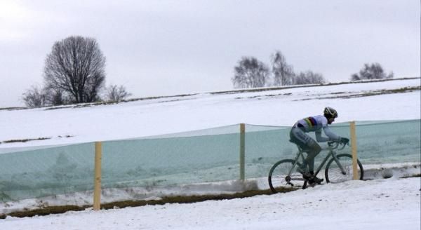 Zdenek Stybar (Telenet-Fidea) on a snowy 'cross course