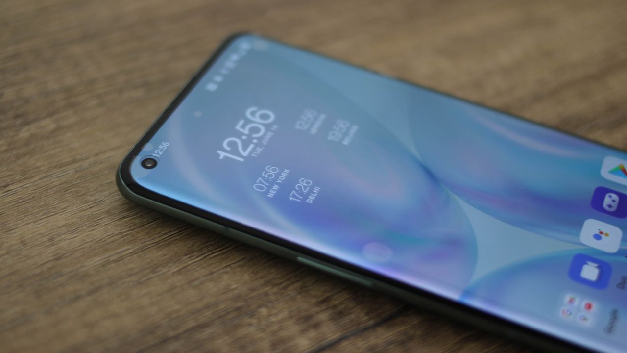The Oneplus 10 Pro's screen
