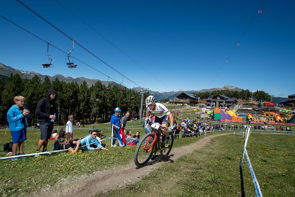 Nino Schurter (Scott-SRAM MTB Racing Team) powered away from the rest of the field on the first lap