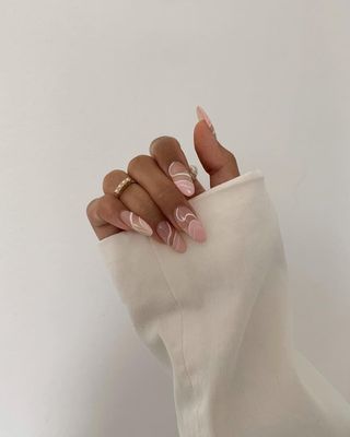 Desenho de unhas rosa.