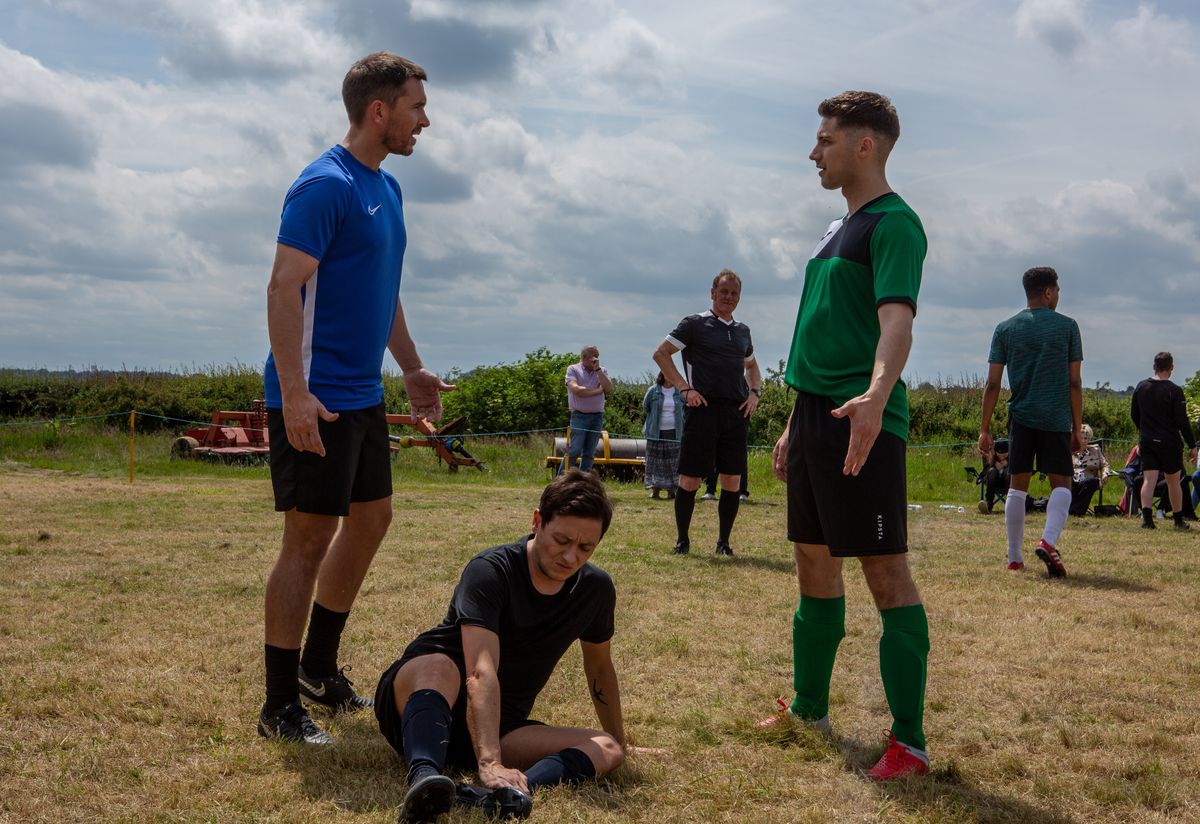 Pete defends Matty in Emmerdale