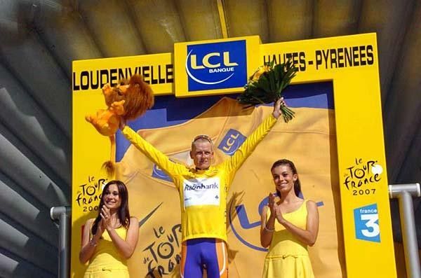 Michael Rasmussen with another yellow jersey and lion.