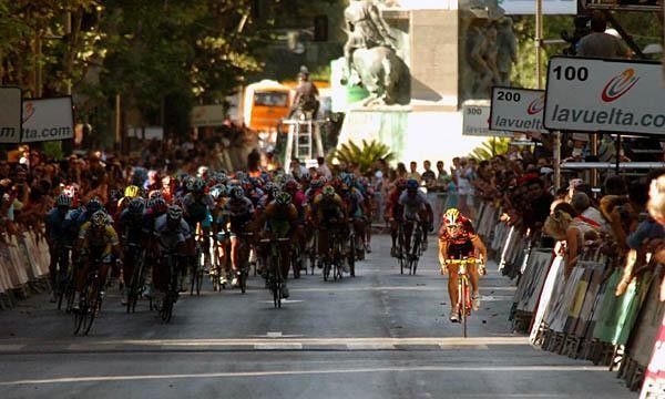 Valverde jumps on the left