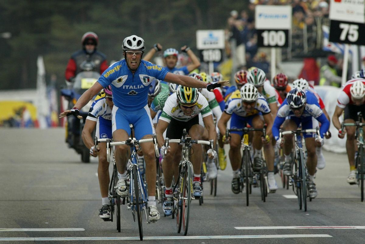 Mario Cipollini wins the 2002 Worlds road race