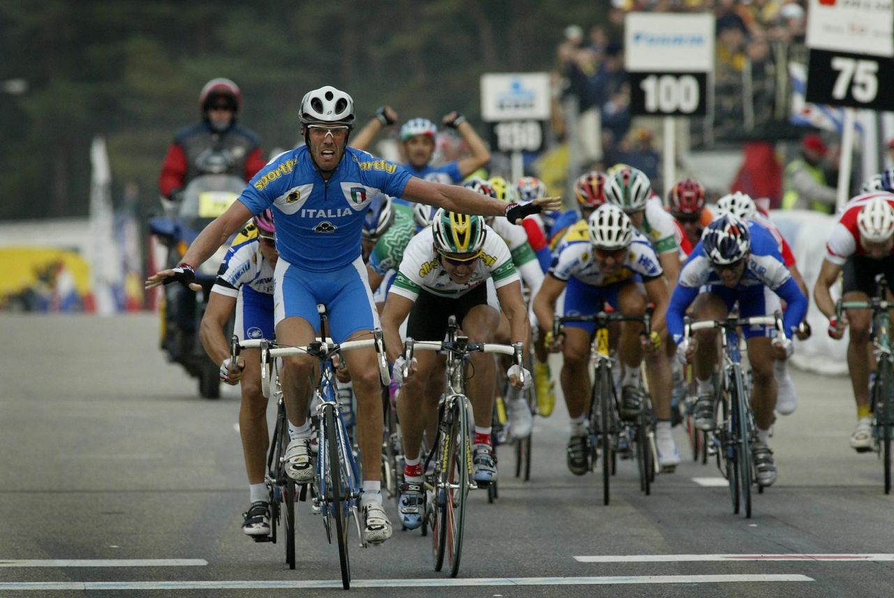 Mario Cipollini wins the 2002 Worlds road race