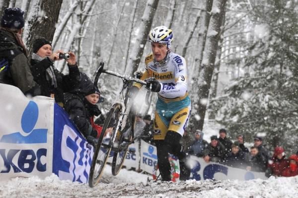 Bart Wellens (Telenet-Fidea) presses on in the snow