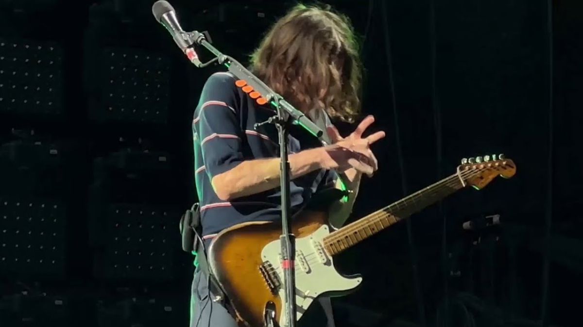 John Frusciante gets struck with cramp, forcing him to stretch his fretting fingers in the middle of a blistering live solo