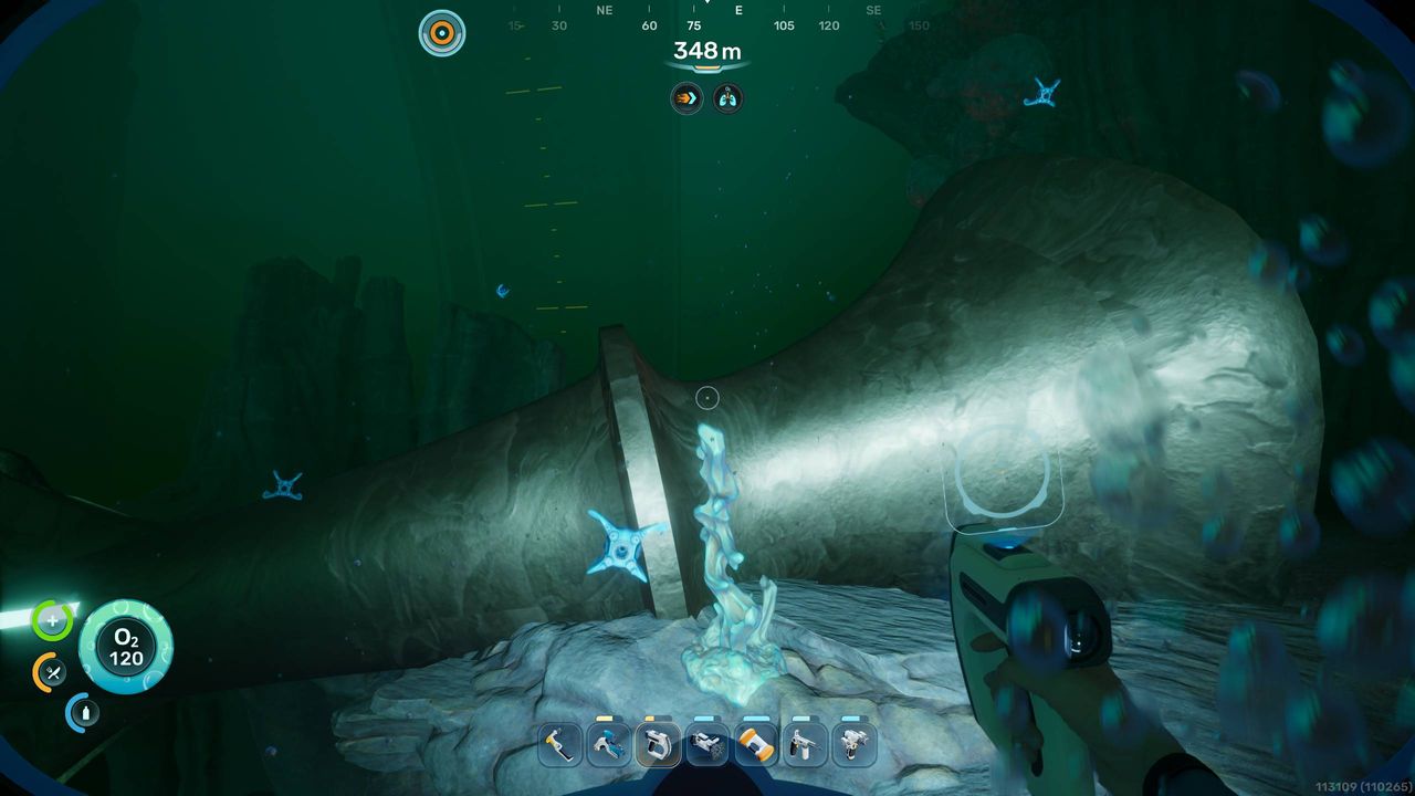 Subnautica 2 Biomods: A player looking at Electric Geordies around a metal object.
