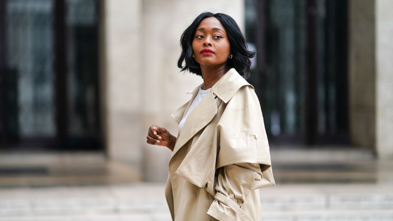 how to wear a trench coat female