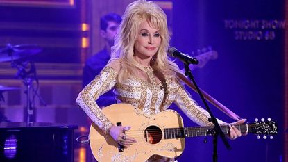 Dolly Parton performing live.