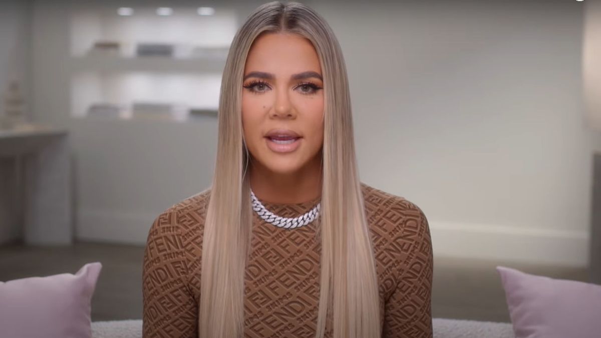 Khloé Kardashian Took Stunning Beach Vacation Photos, Then Her Nieces Crashed The Shoot When She Tried To Take More