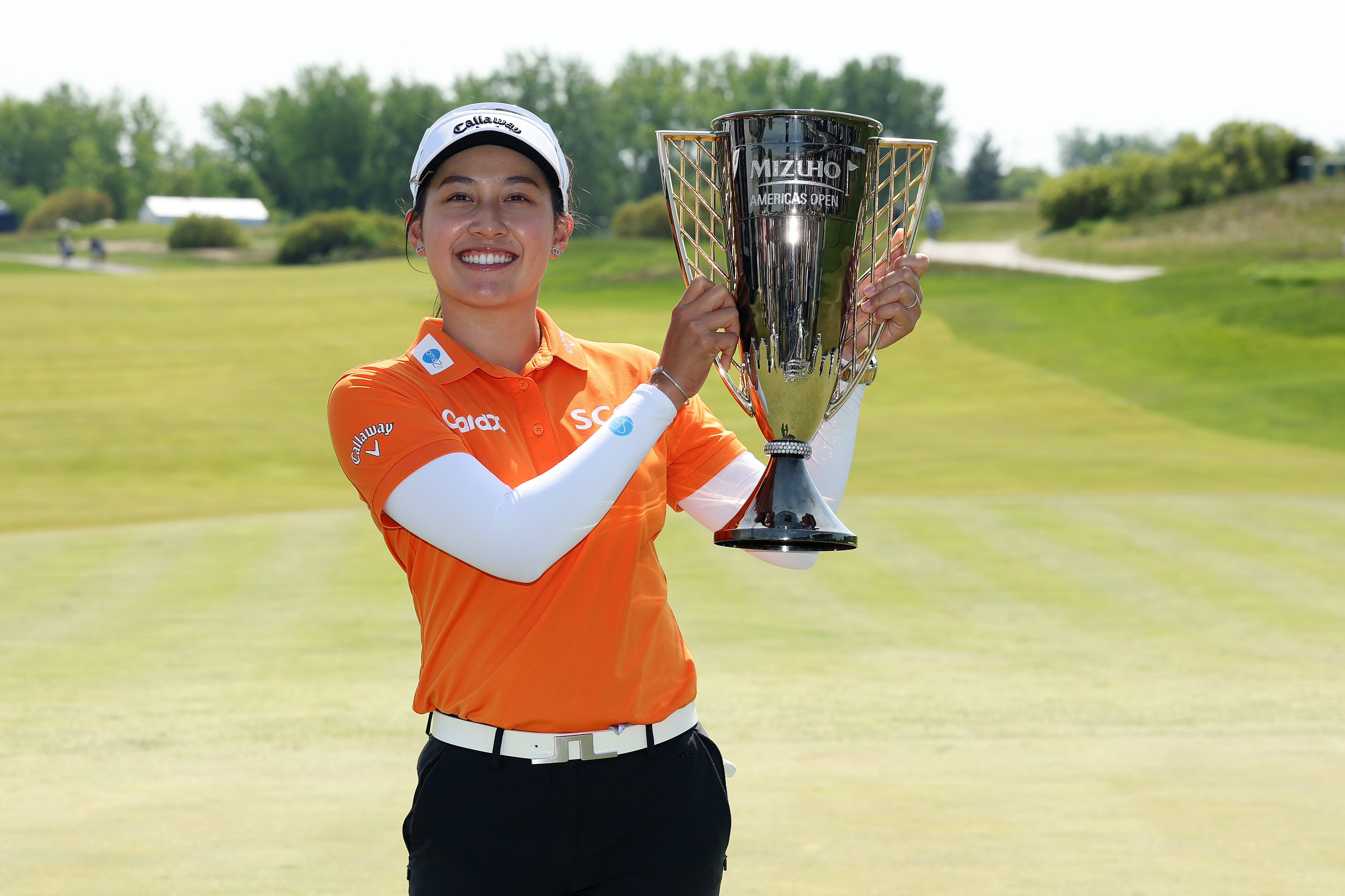 Jeeno Thitikul poses with the Mizuho Americas Open trophy after winning in 2025