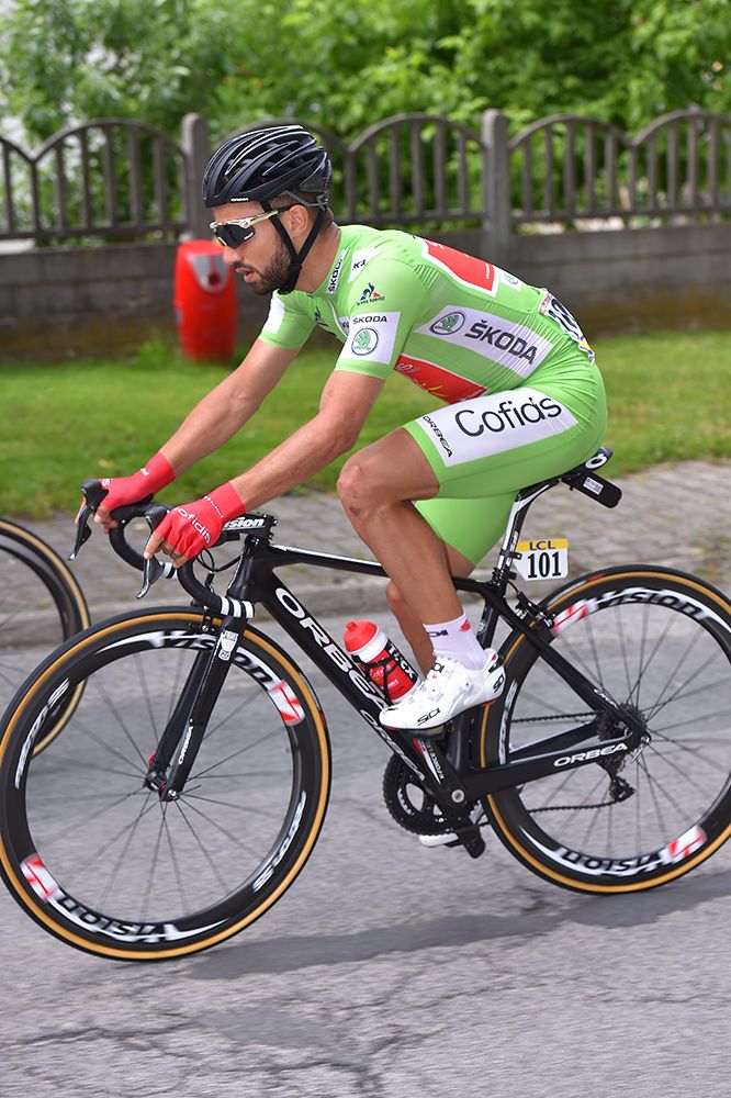 Nacer Bouhanni (Cofidis) in the green jersey of points classification leader.