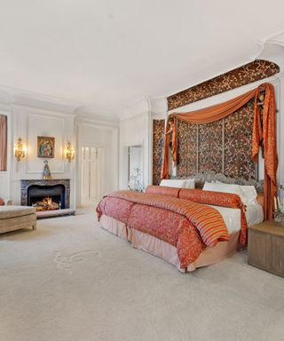 Bing Crosby's former home's master bedroom