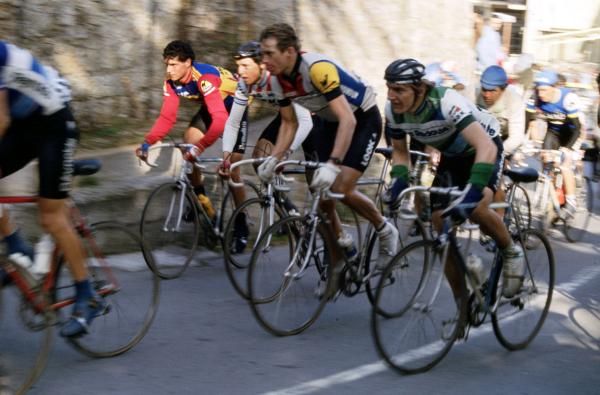 The riders climb the Poggio in 1985