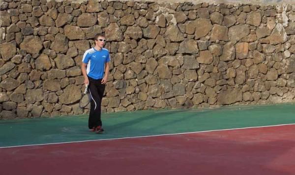 NetApp's K&ouml;nig on the tennis court at the team training camp in December